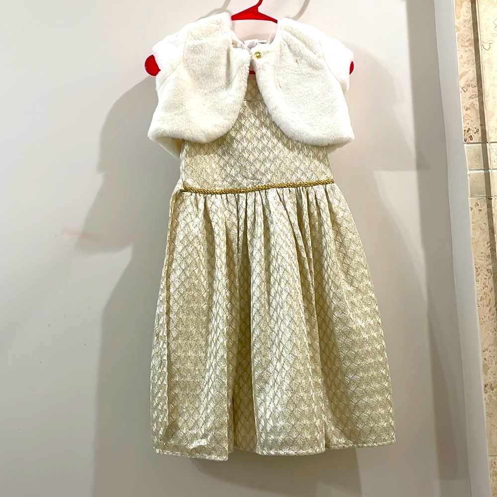 A beautiful comfy dress for 9-year-old girl.